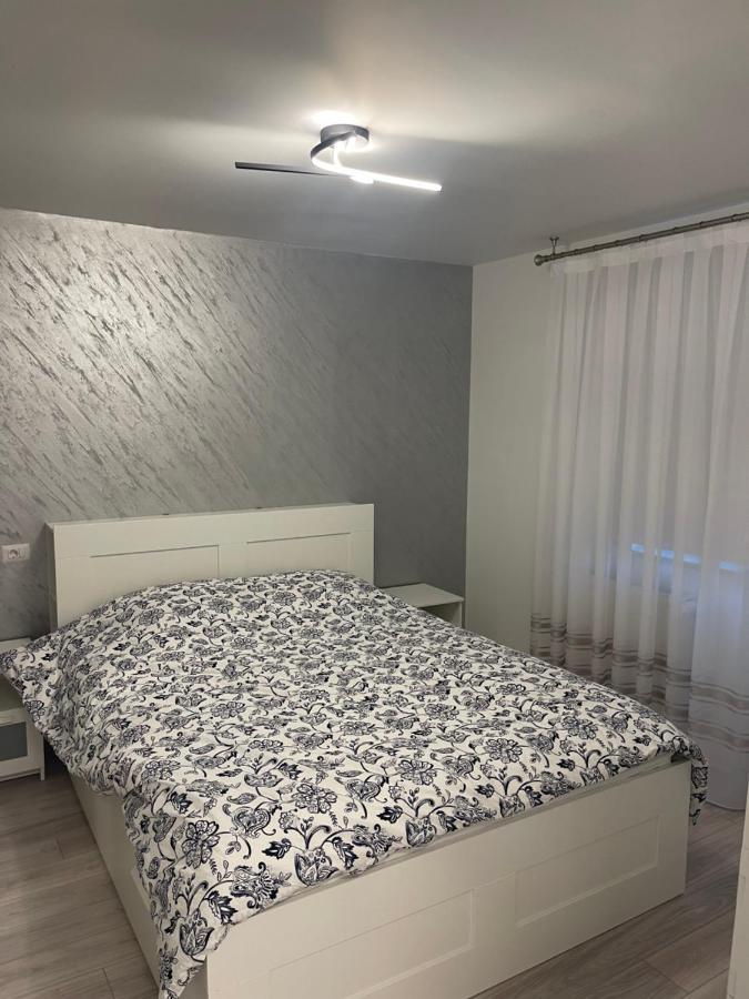 Apartament Incantator In Roman Exterior photo