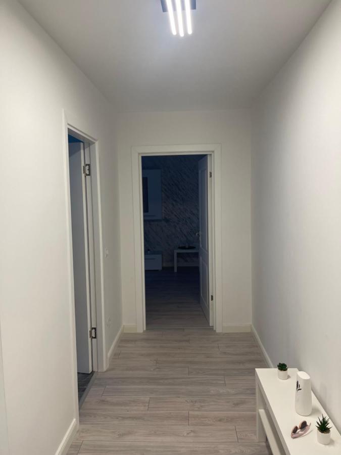 Apartament Incantator In Roman Exterior photo