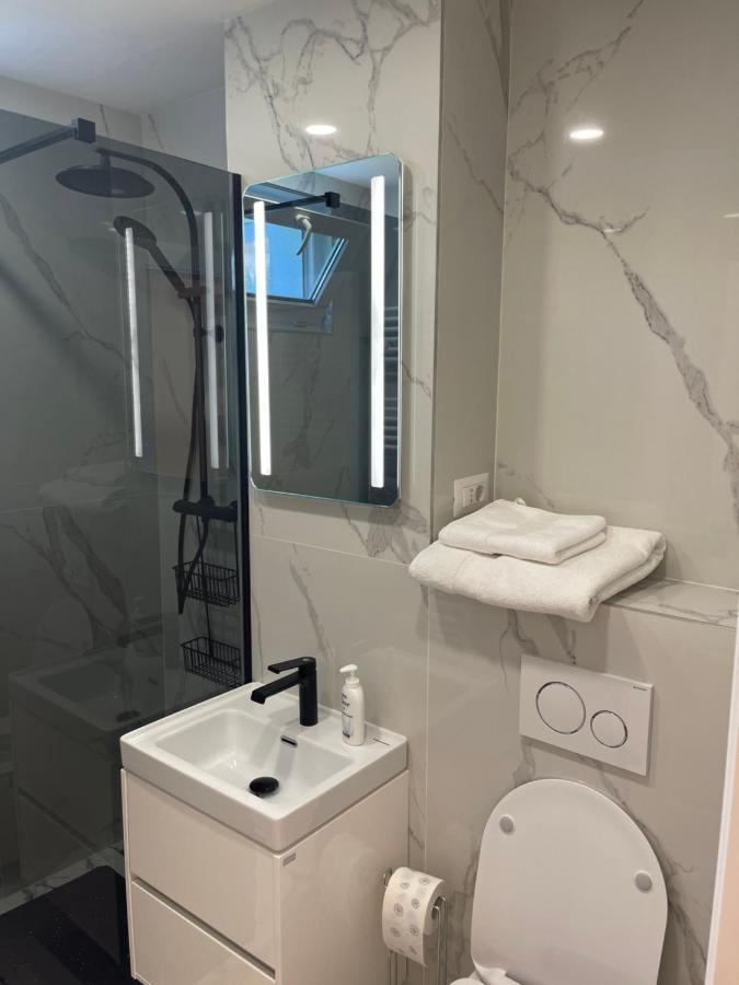 Apartament Incantator In Roman Exterior photo