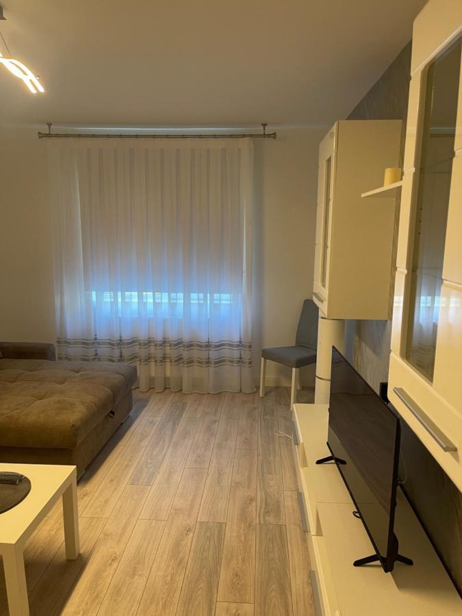 Apartament Incantator In Roman Exterior photo